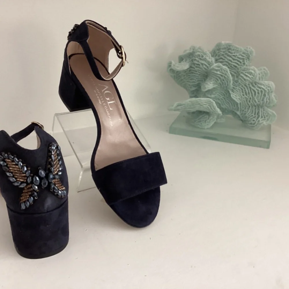 AGL CRYSTAL EMBELLISHMENTS T-STRAP SUEDE NAVY SANDALS SHOES BEAUTIFUL 39 8.5